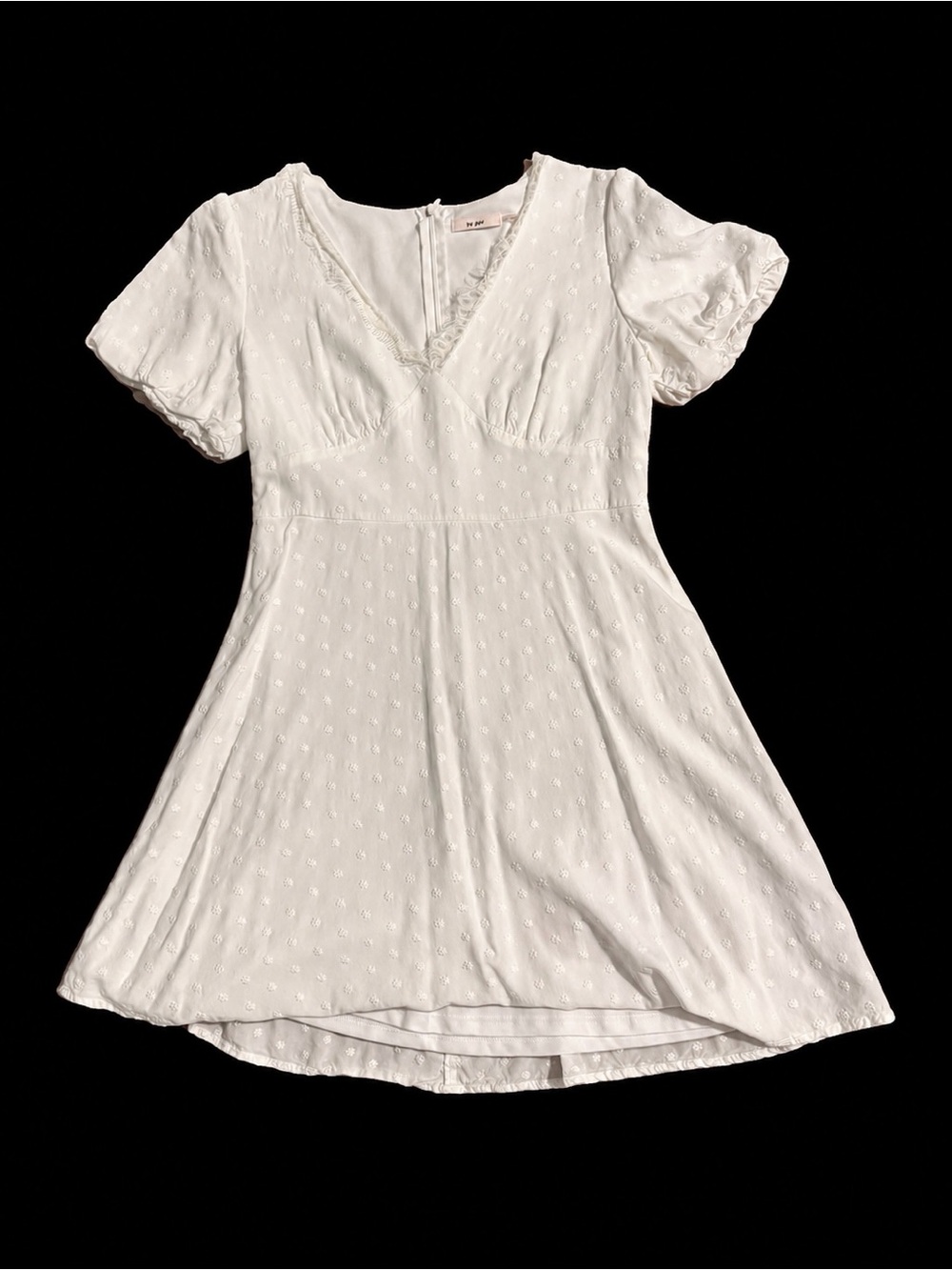 Mi Amore White Swiss Dot V-Neck Short Sleeve Wedding Dress